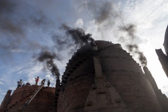 Workers-building-a-brick-kiln