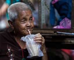 Cà phê sưa đá (Vietnamese iced coffee)
