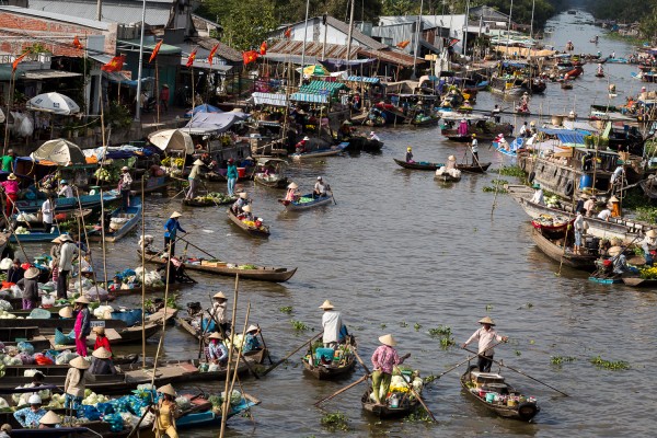 Nga Nam floating market